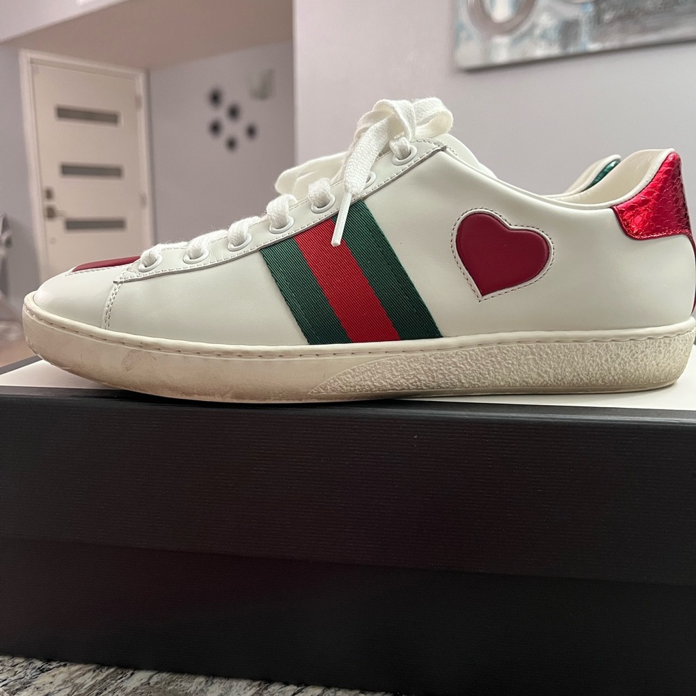 White Gucci Sneakers with Red Heart Detail - Picture 3 of 10